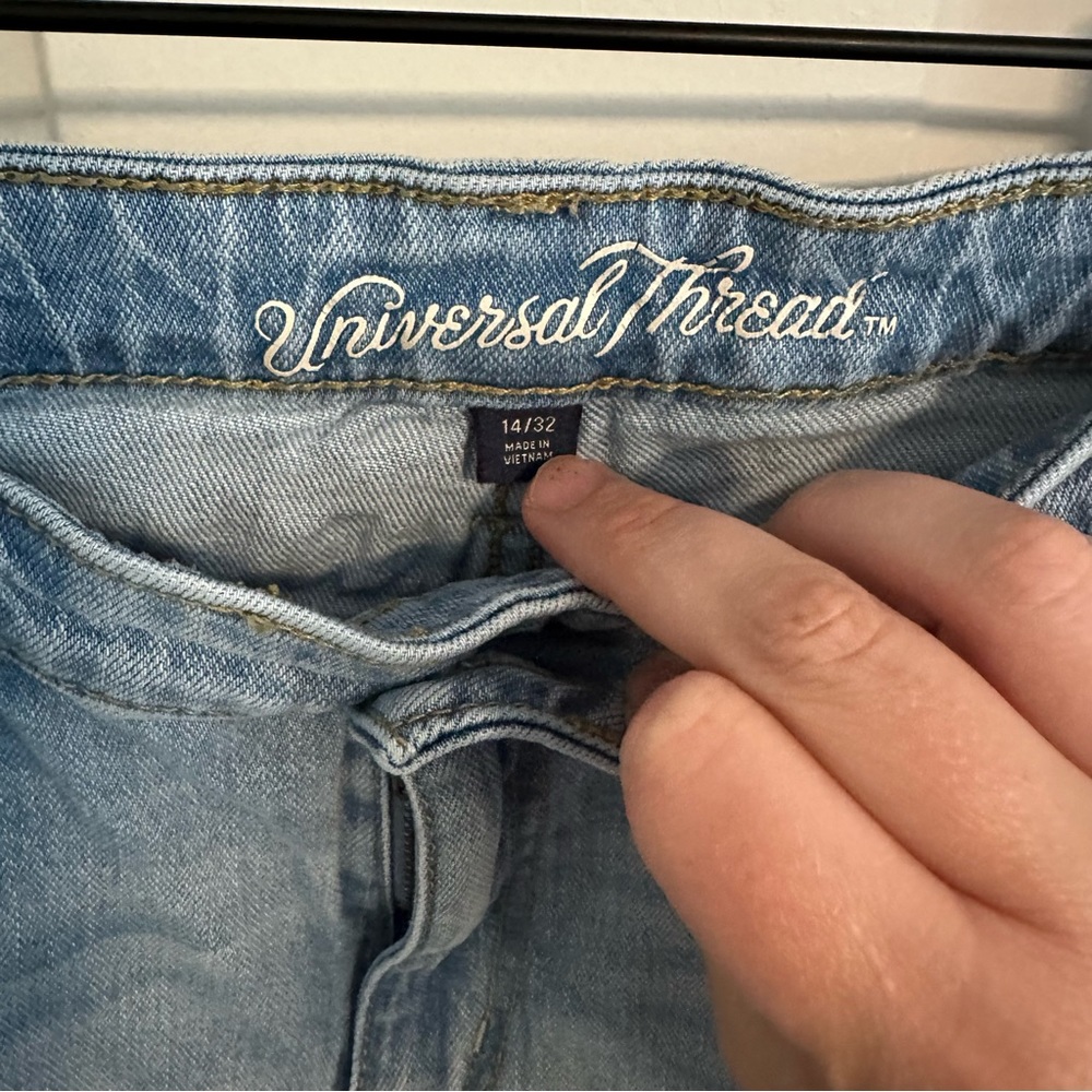Universal Thread Target Women’s Cutoff Jean Shorts - Picture 3 of 5